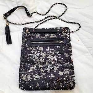 Essentials sequence shoulder bag